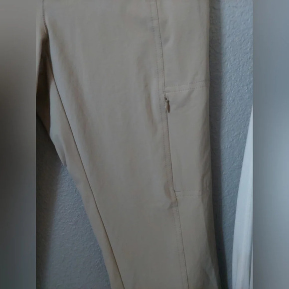 Athleta Wander Stash Pant in Khaki Tan Women's 10 Nwot Athleisure Minimalist - Picture 4 of 7